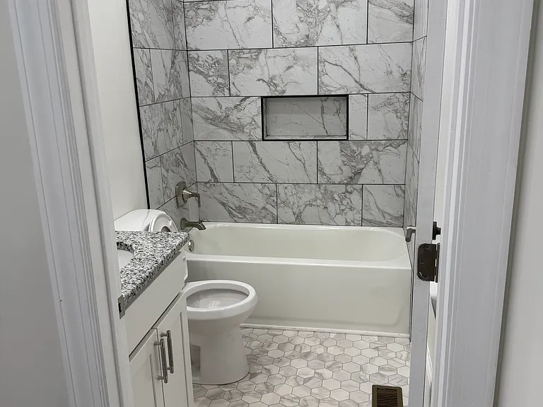 1012 N 3rd St #1 — Photo 5