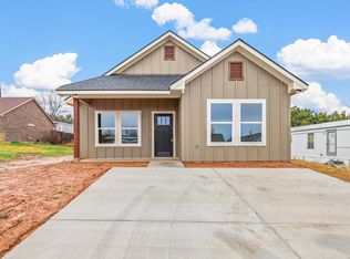 828 Colorado River Dr, Granbury, TX 76048