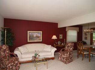 1226 Hawthorn Dr, West Bend, WI 53095