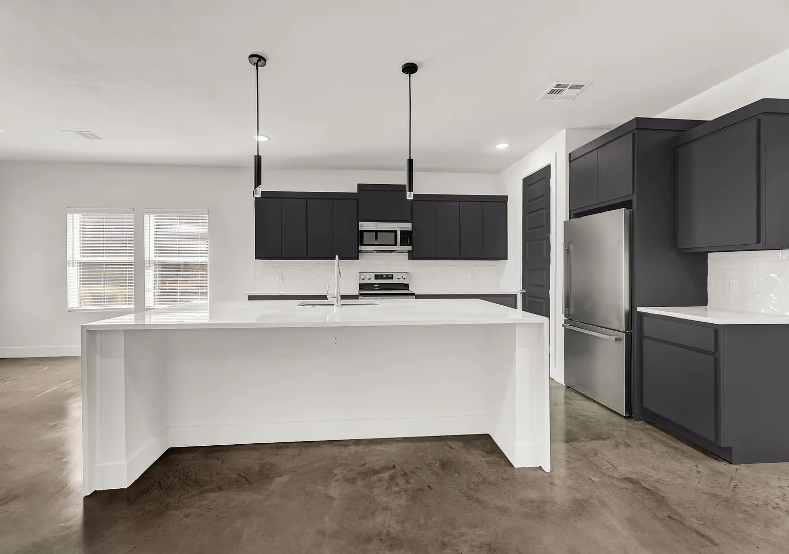 Pre-Lease Fall 2027 Luxury Home In South College Station — Photo 3