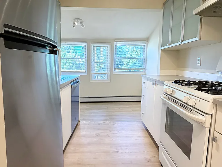 94 Old Colony Ave #3 — Photo 4