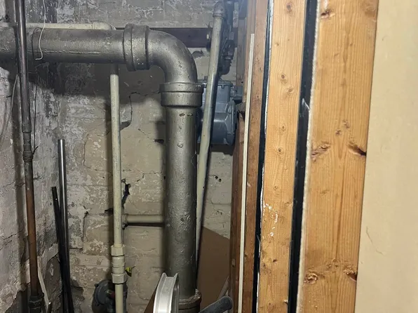 863 East 49th Street image 29 of 33