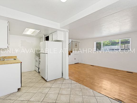 4th image of 228 W Foxbridge Dr