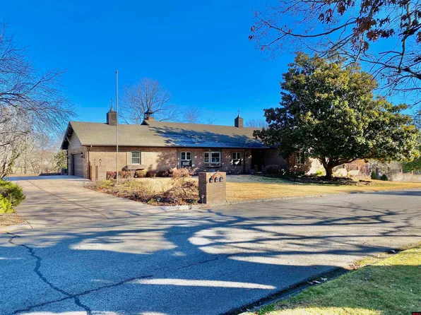 1906 Honeysuckle St, Mountain Home, AR 72653