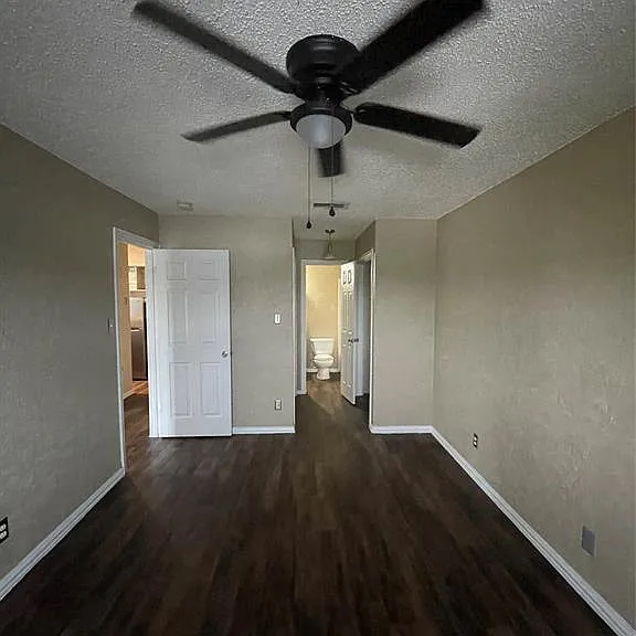 516 S Park Dr #201 — Photo 6