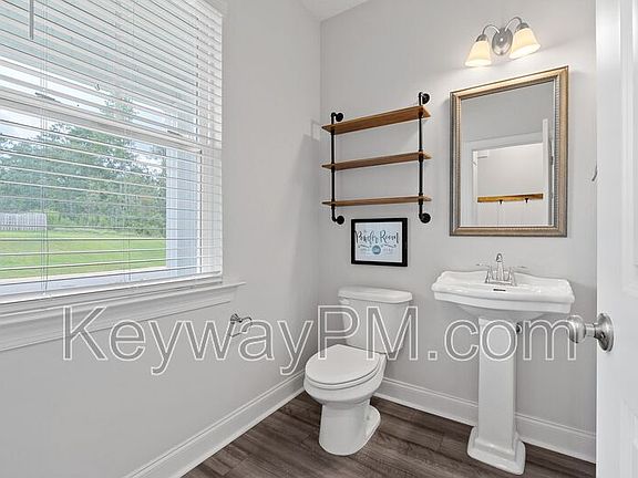 3rd image of 837 Elsie Dr