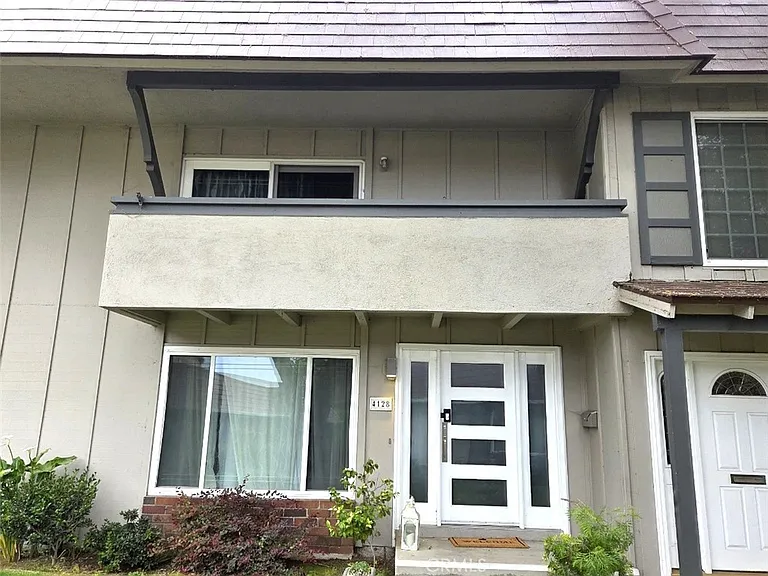 4128 Elizabeth Ct — Photo 2