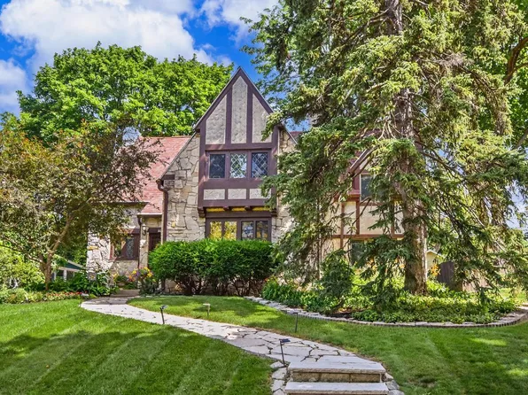7440 Oakhill AVENUE, Wauwatosa, WI 53213