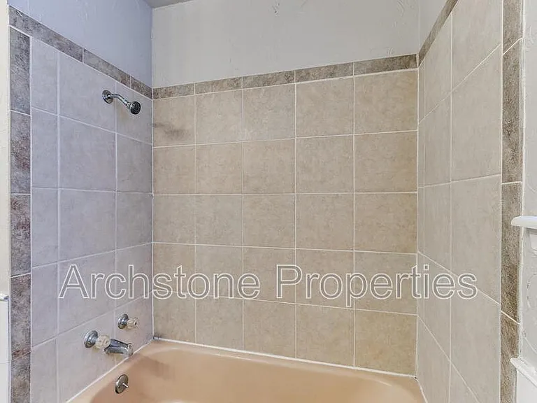 1424 Tanglewood Dr — Photo 22