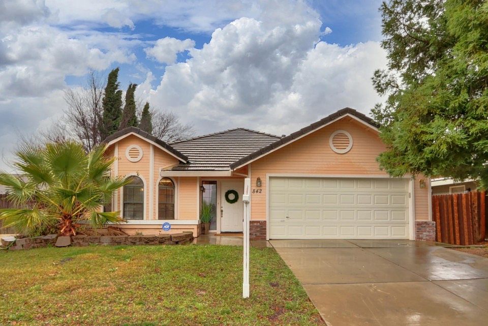 1st image of 842 Cedar Canyon Cir