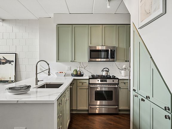 4th image of 1100 W Montrose Ave APT 503