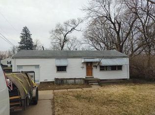 706 Chambers Rd, Saint Louis, MO 63137