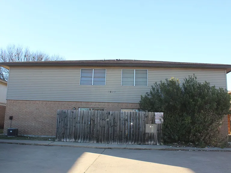 3609 Hereford Dr — Photo 2