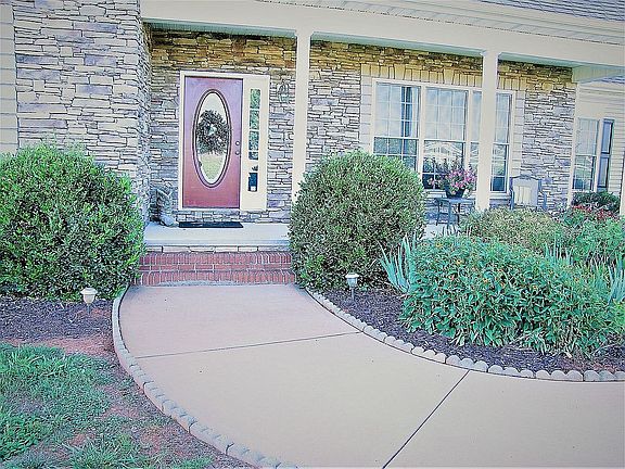 5th image of 1576 Malden Ct