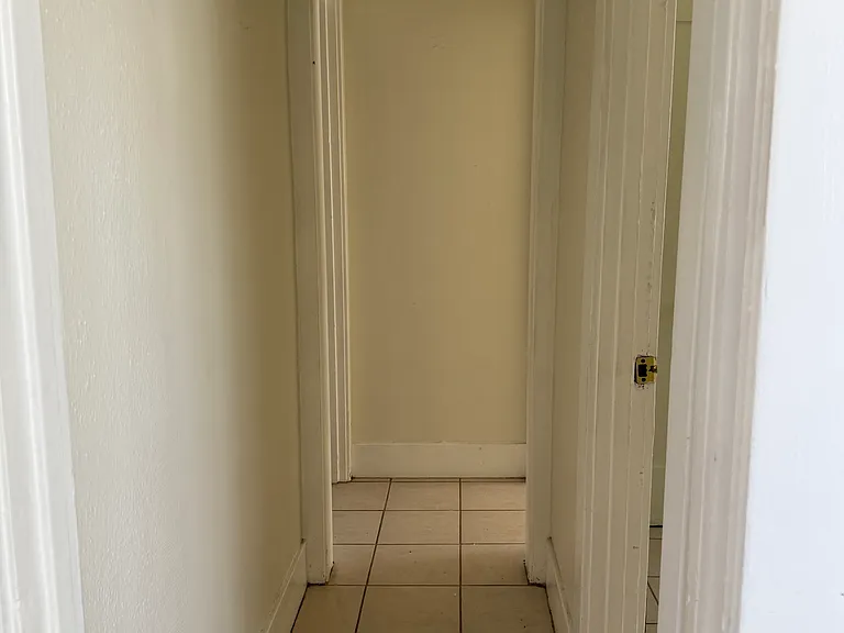 1116 Irving Ave — Photo 13