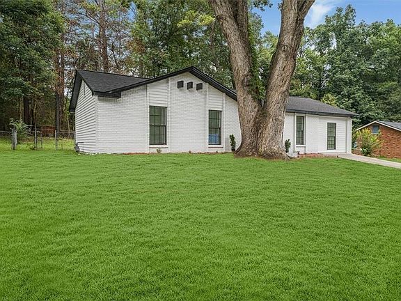 3rd image of 6073 Fieldcrest Dr
