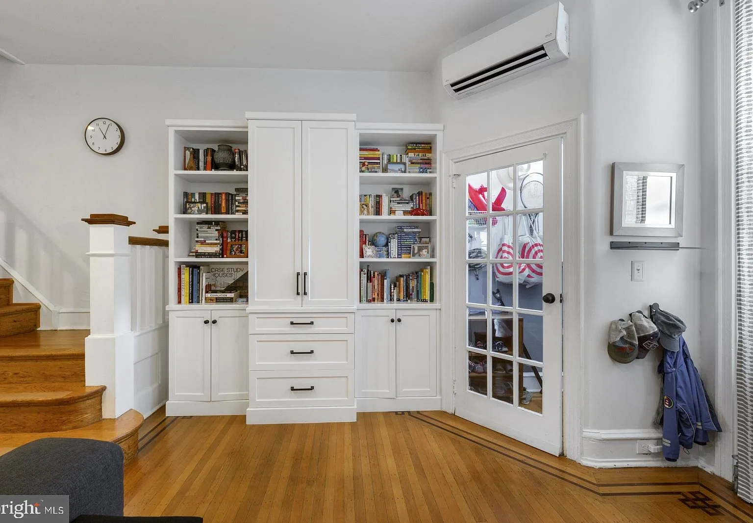 3 bed, 1.0 bath, 1352 sqft, $2,800 — Photo 2