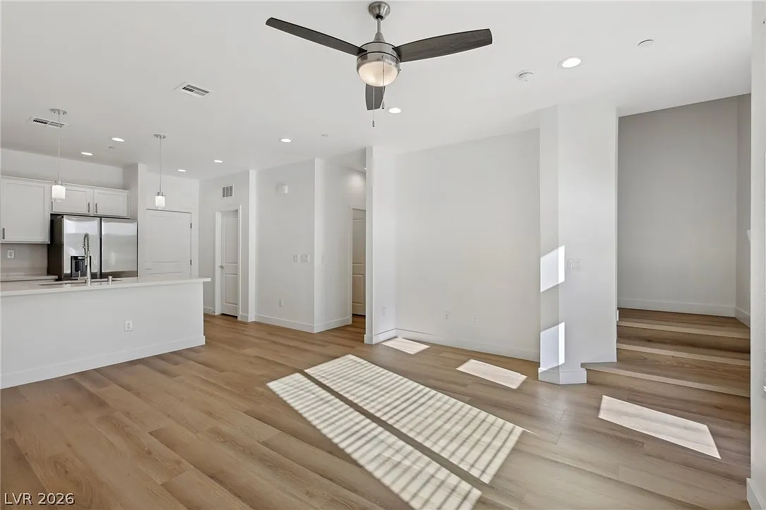 3 bed, 2.5 bath, 1541 sqft, $2,585 — Photo 2