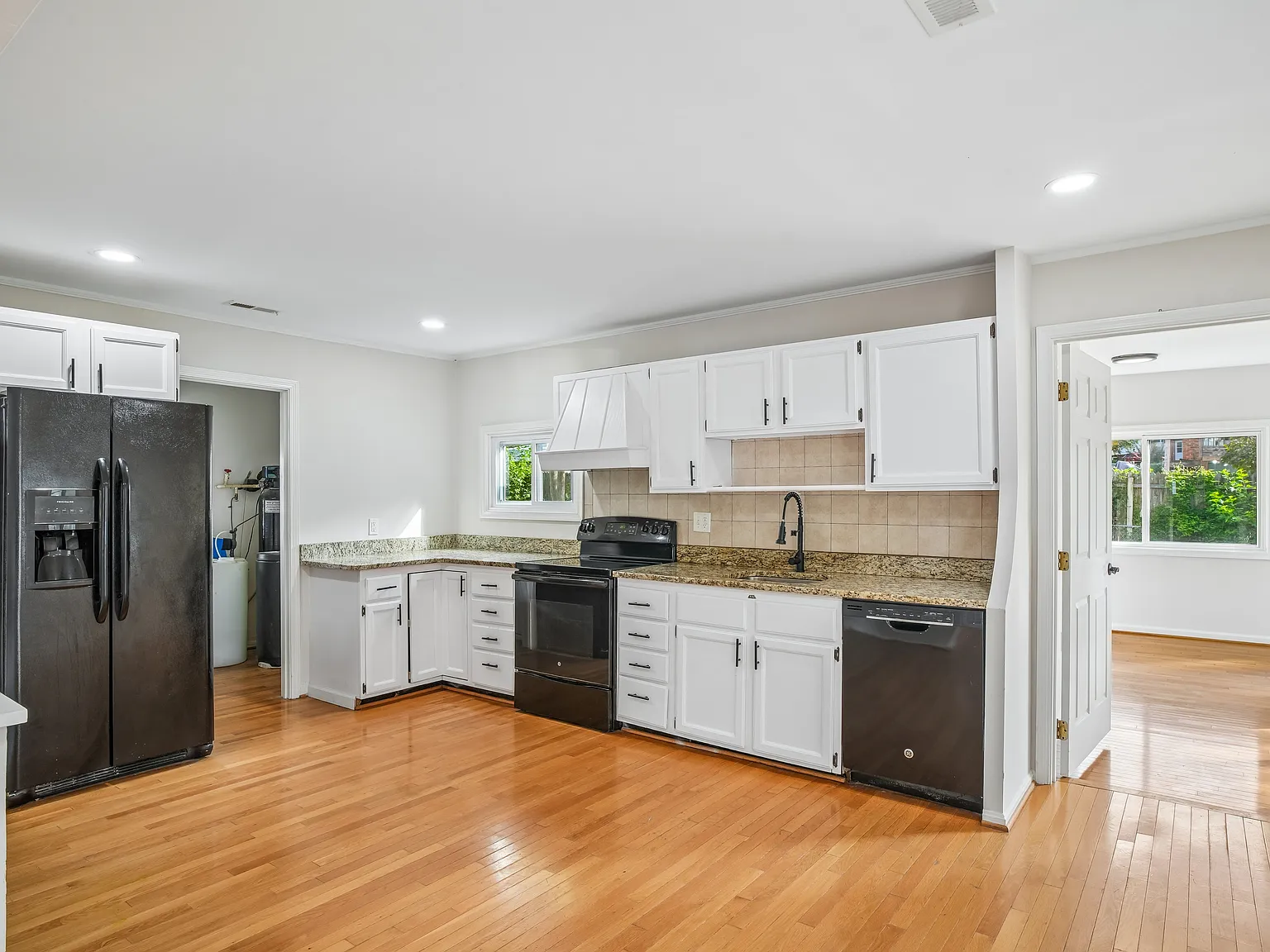 3 bed, 1117 sqft, $2,600 — Photo 3