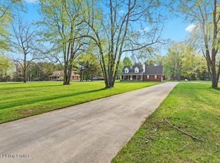 376 Wilderness Trl, Shepherdsville, KY 40165