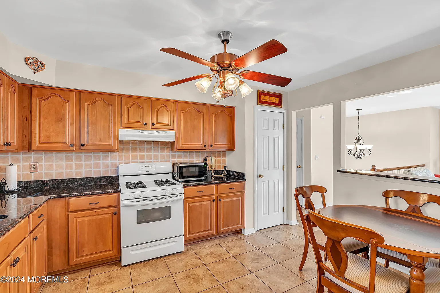 4 bed, 2084 sqft, $3,900 — Photo 2