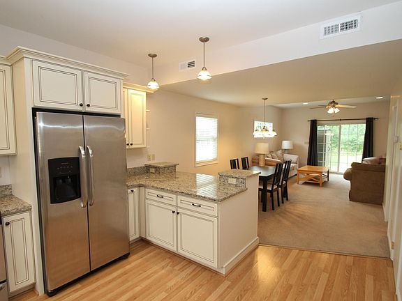 3rd image of 189 Blackbird Village Cir