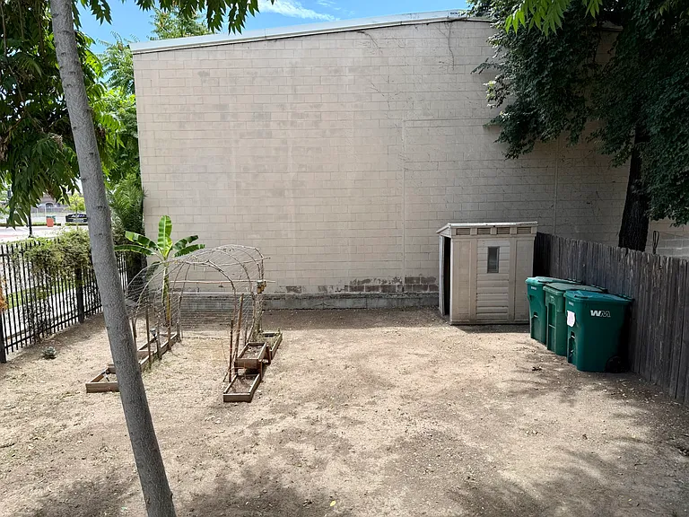 930 E Channel St — Photo 13