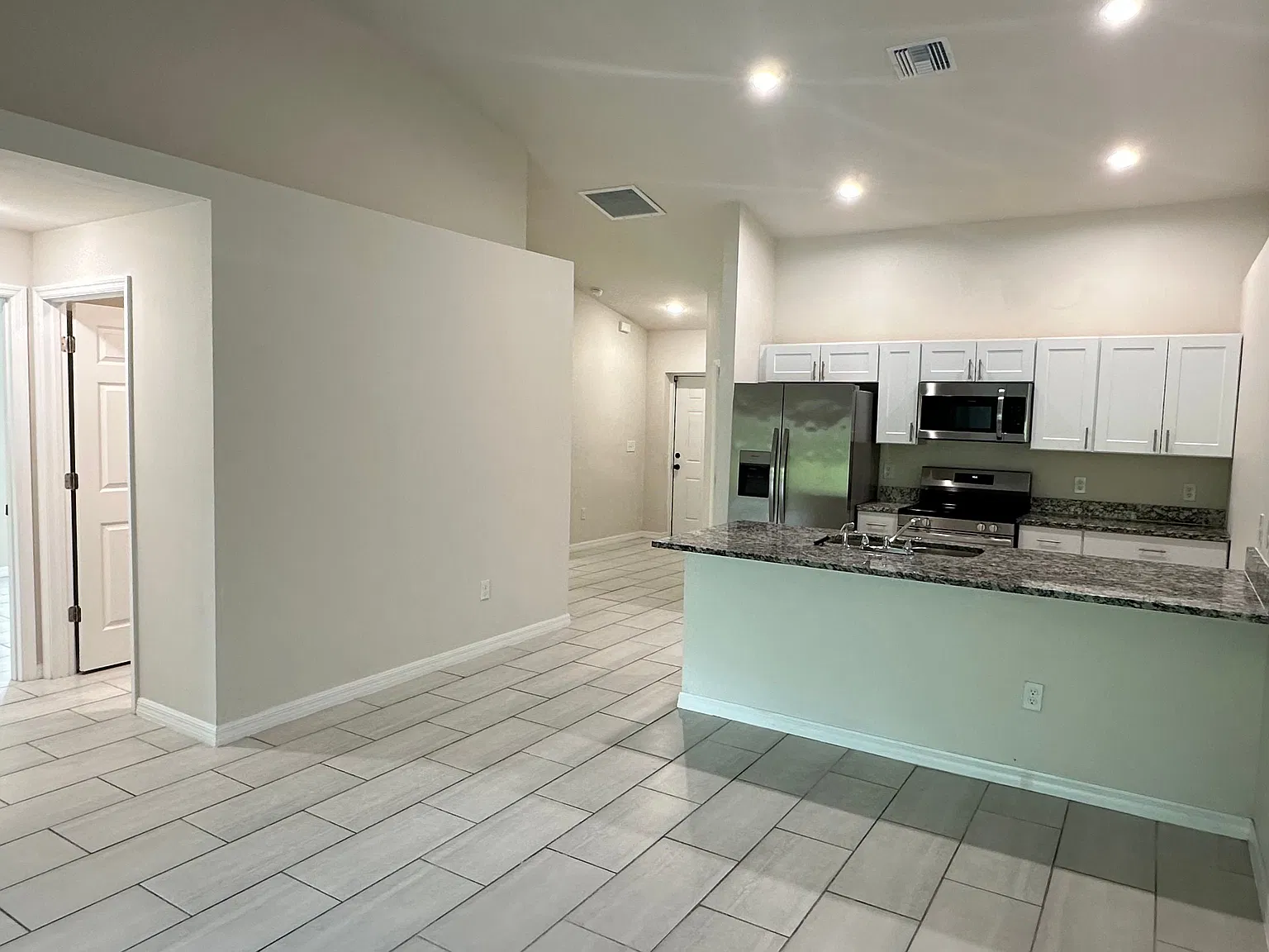 3 bed, 2.0 bath, $1,590 — Photo 3