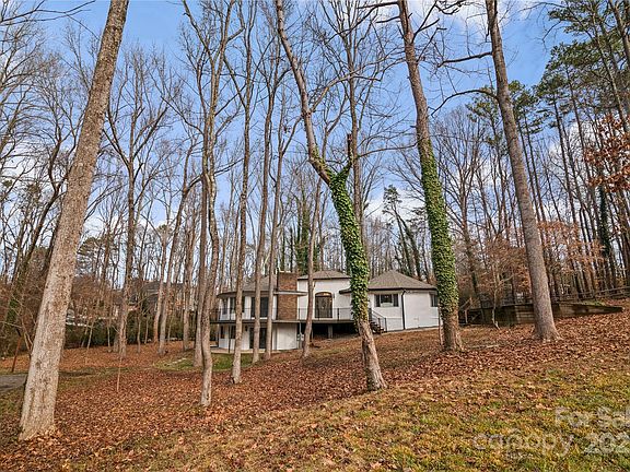 5th image of 153 Heritage Pl