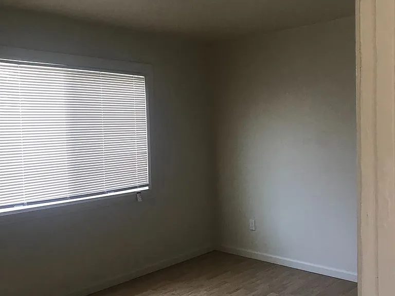 214-285 Cypress 254 256 Colorado — Photo 6
