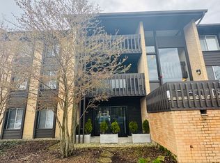 6177 Knollwood Rd APT 101, Willowbrook, IL 60527