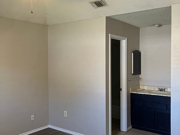 5th image of 3002 Clover Ln