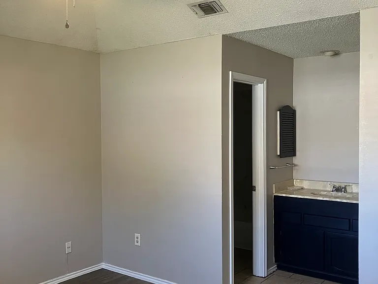 3002 Clover Ln — Photo 5