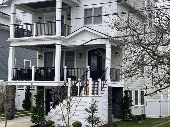 18 N Kenyon Ave, Margate, NJ 08402
