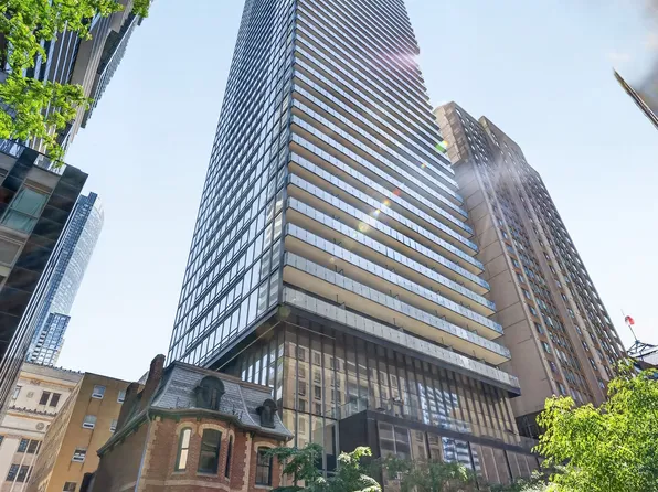 15 Grenville St #2902, Toronto, ON M4Y 0B9
