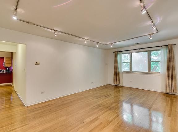 5th image of 1538 W Chase Ave APT 1S