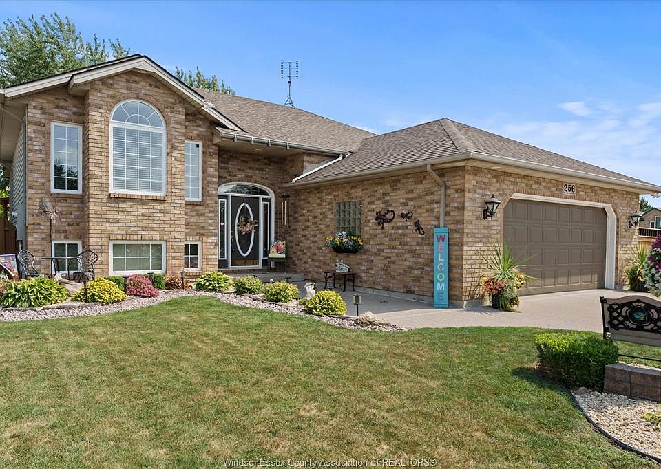 1st image of 256 Ashwood Cres