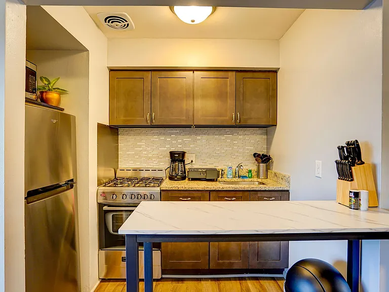 S 94th Pl — Photo 13
