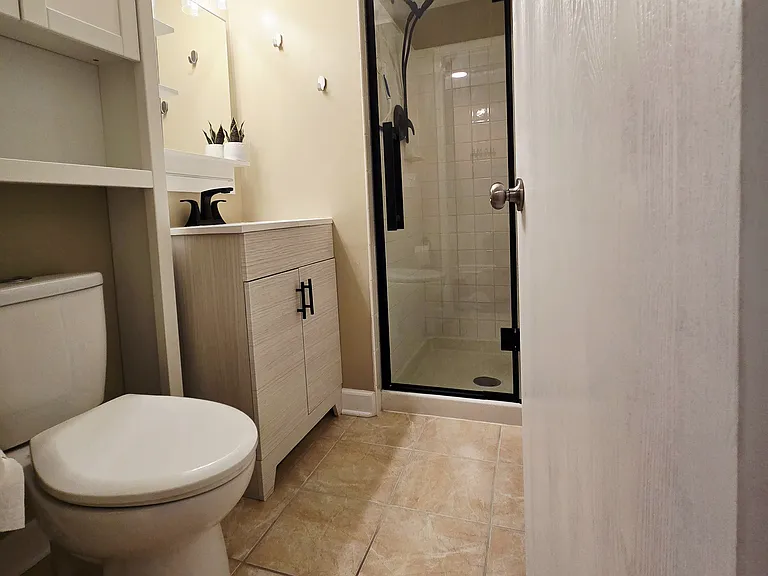 126 Hampton Ave — Photo 23