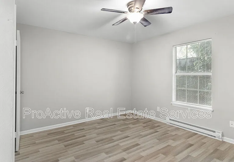 1129 Green St #8 — Photo 14