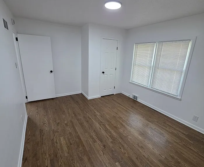 9615 Holmes Rd — Photo 16