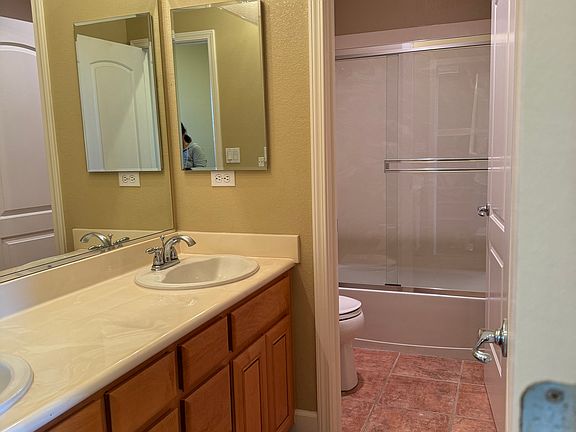 4th image of 51 Mandalay Pl