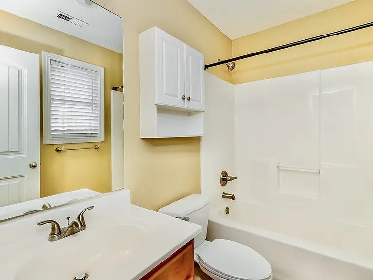 1044 Avondale Ct — Photo 11