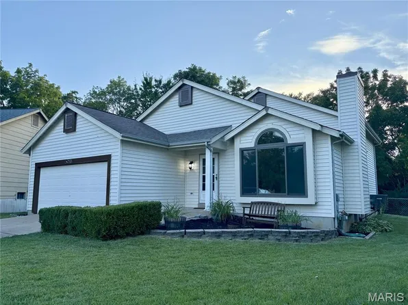 5088 Danielle Dr, Saint Charles, MO 63304