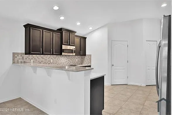 276 W Adelaide Dr — Photo 6