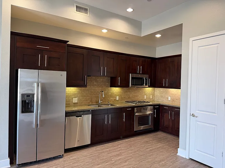 Axis 2300 Apartments — Photo 128