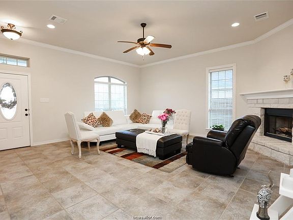 3rd image of 949 Dove Landing Ave