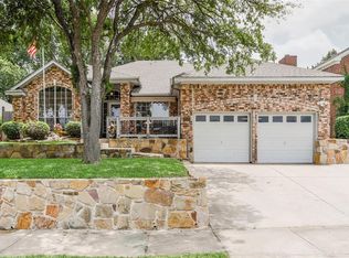 3525 Paint Brush Ln, Bedford, TX 76021