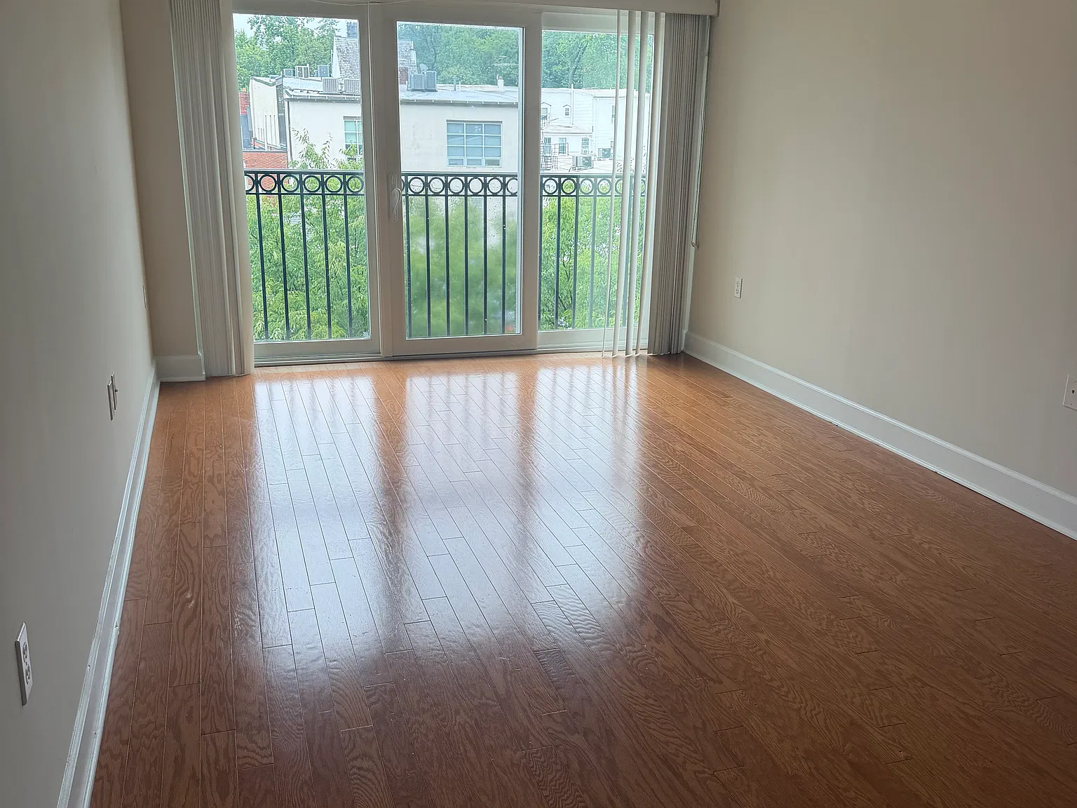 2 bed, 1200 sqft, $3,900 — Photo 2