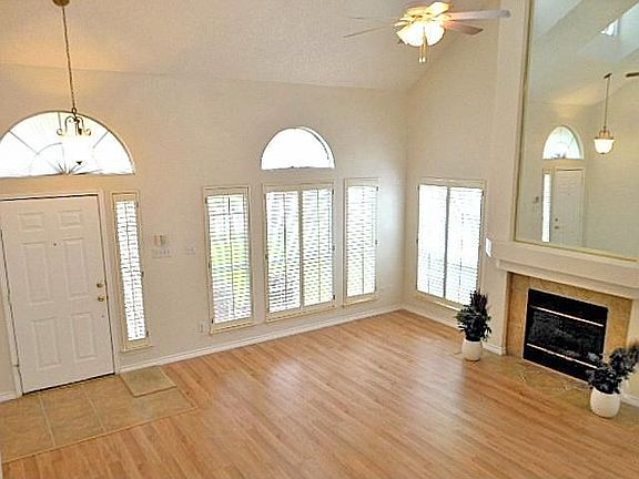 3rd image of 3814 Catalina St